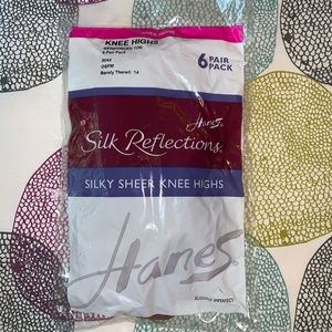 Hanes Silk Reflections Knee Highs - Barely There